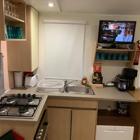 Mobilehome 8 Personnes Avec Clim Situe Aux Sables Du Midi Kamp alanı