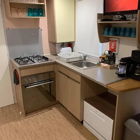 Mobilehome 8 Personnes Avec Clim Situe Aux Sables Du Midi Campsite 4*