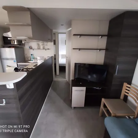 Mobilehome 8 Personnes Avec Clim Situe Aux Sables Du Midi Camping 4*